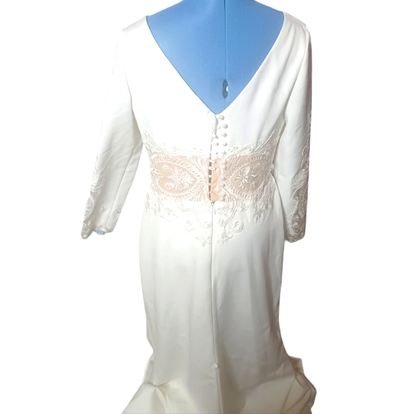 WEDDING DRESS👰 - Picture 2 of 2